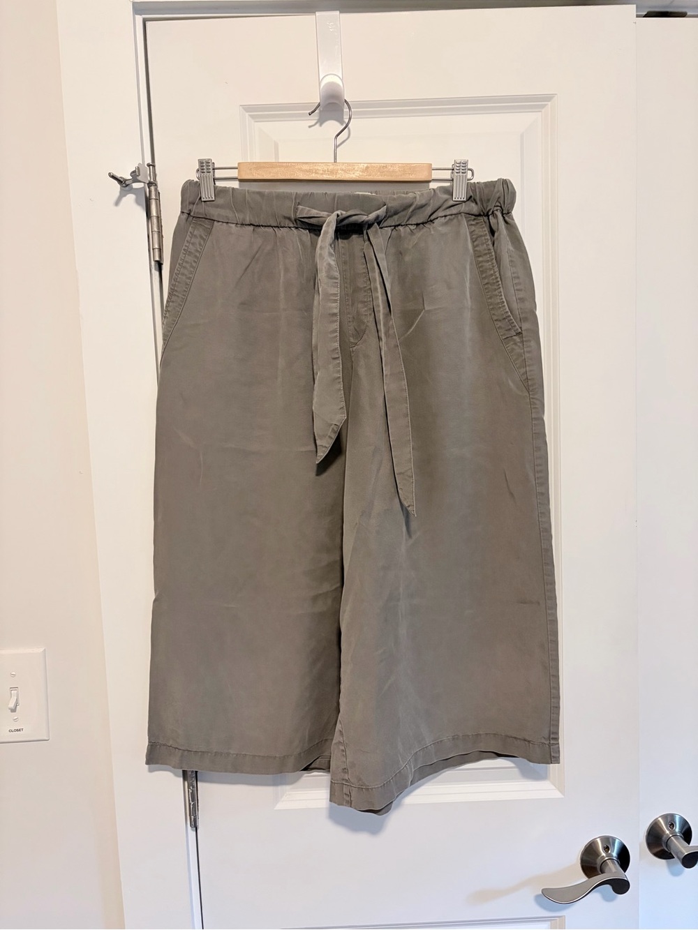 Lou & Grey Olive Gray Tie Culotte Pants